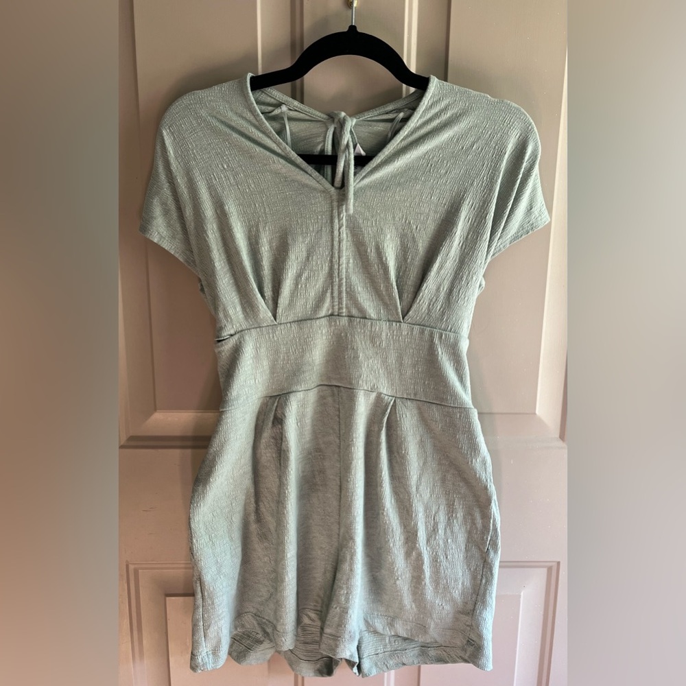 Light green short jumper